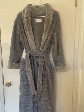 FLUFFY GREY ROBE
